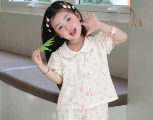 Bộ đồ bé gái dễ thương