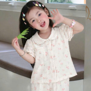 Bộ đồ bé gái dễ thương