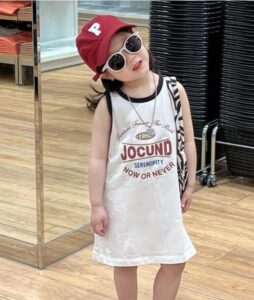 Đầm sát nách bé gái